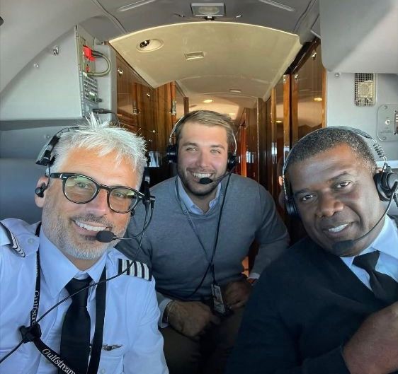 HIRE A PRIVATE PILOT OR FLIGHT ATTENDANTS